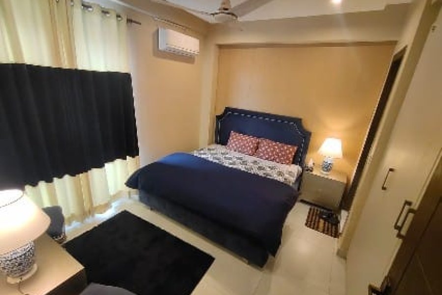 E-11 میں مکمل طور پر فرنشڈ ایک بیڈروم کا اپارٹمنٹ فی دن کرایہ کے لیے