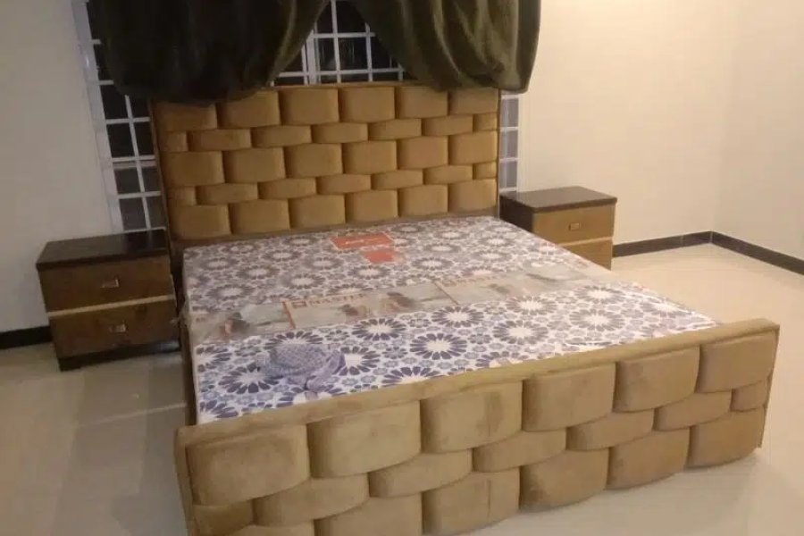 مریر پی ڈبلیو ڈی روڈ، اسلام آباد کے ساتھ ڈریسنگ ٹیبل کے ساتھ سی ٹیبل کے ساتھ مکمل برا سیٹ