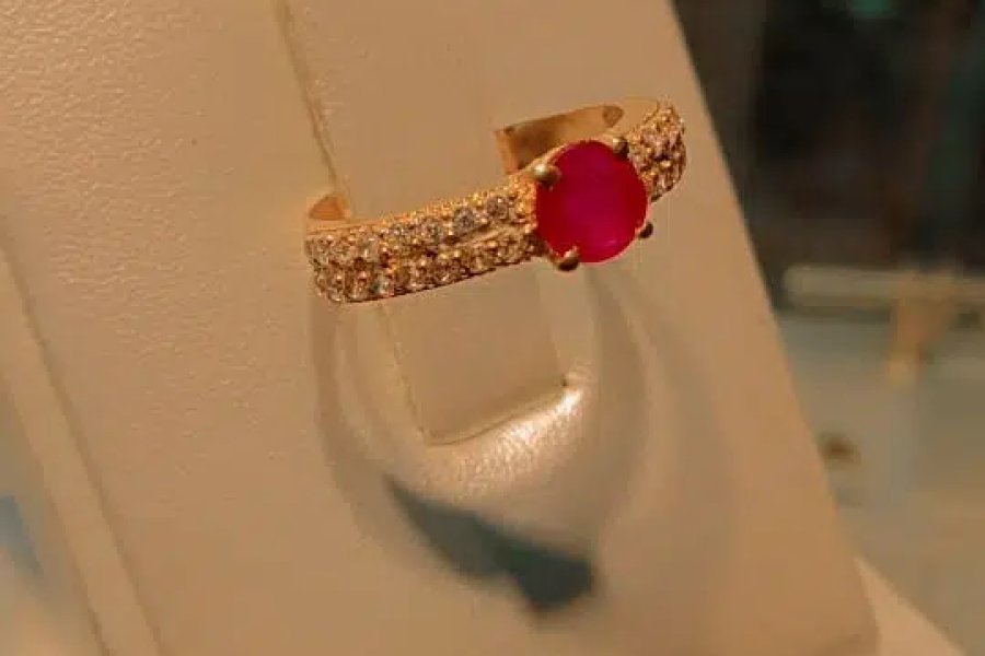 سونے کا سیٹ / گولڈ ٹاپس / ڈائمنڈ سیٹ / جیولری برائے فروخت / چاندی لانڈھی 1، کراچی