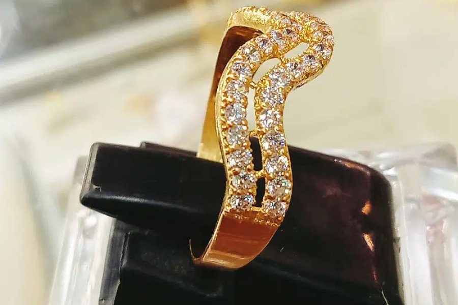 gold set / gold tops / diamond set / jewellery for salee / diamond Shahra-e-Faisal, Karachi