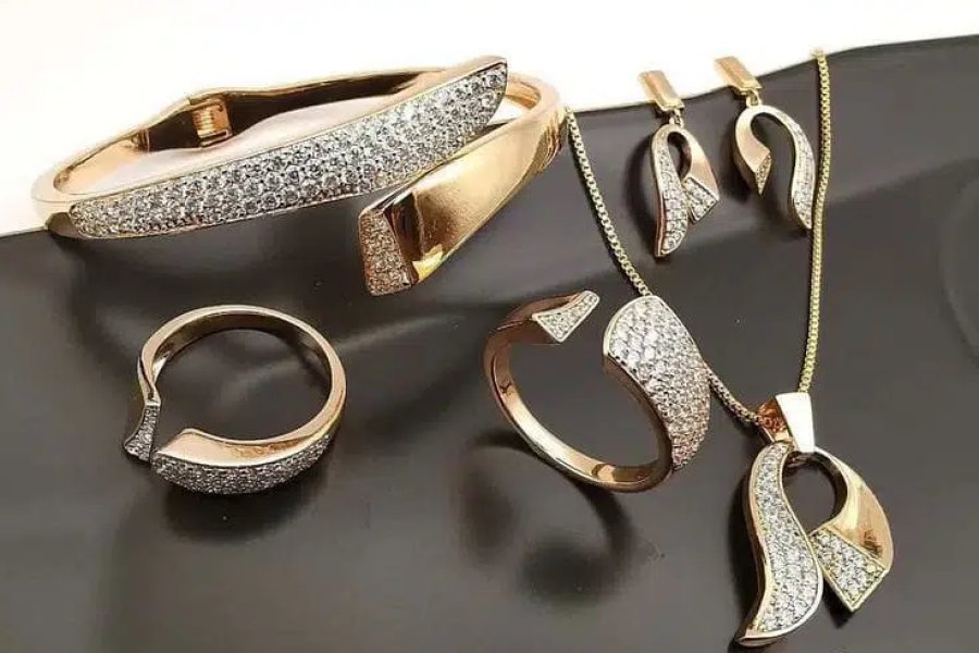 YAQOOB & SON JEWELLERS DIAMOND , GOLD , PLATINUM , PLADIUM and SILVER Punjab Colony, Karachi