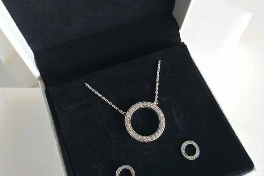 YAQOOB & SON JEWELLERS DIAMOND , GOLD , PLATINUM , PLADIUM and SILVER Kathiawar Society, Karachi