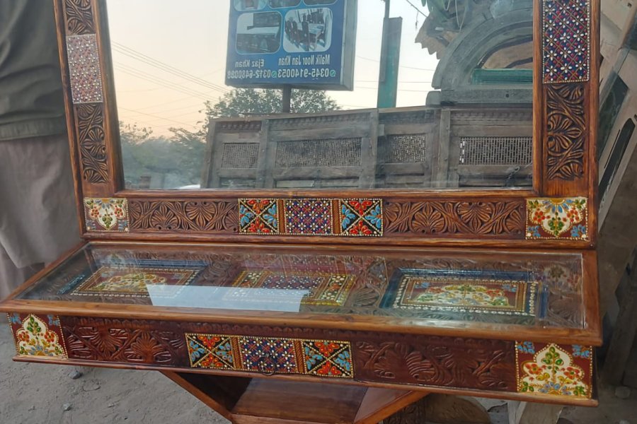 آئینے اور شیشے کے ساتھ ڈریسنگ ٹیبل/بیڈروم آئٹم