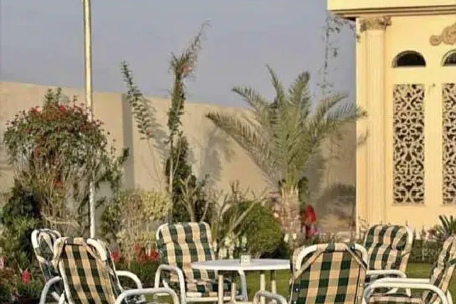 گارڈن لان آؤٹ ڈور فرنیچر، لان پارک کرسیاں گیراج پلاسٹک کرسیاں بیکن ہاؤس سوسائٹی - بلاک ڈی، لاہور