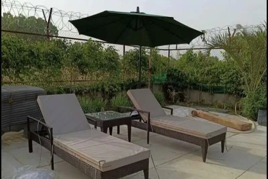 آؤٹ ڈور ریسٹنگ چیئر، ریلیکسنگ لاؤنجرز، پی وی سی لانگ سبتھ سوئمنگ پول گلبرگ 2، لاہور