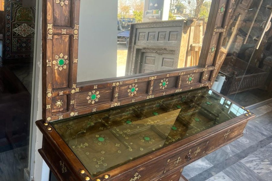 Wooden Dressing Table with Wooden Frame and Mirror