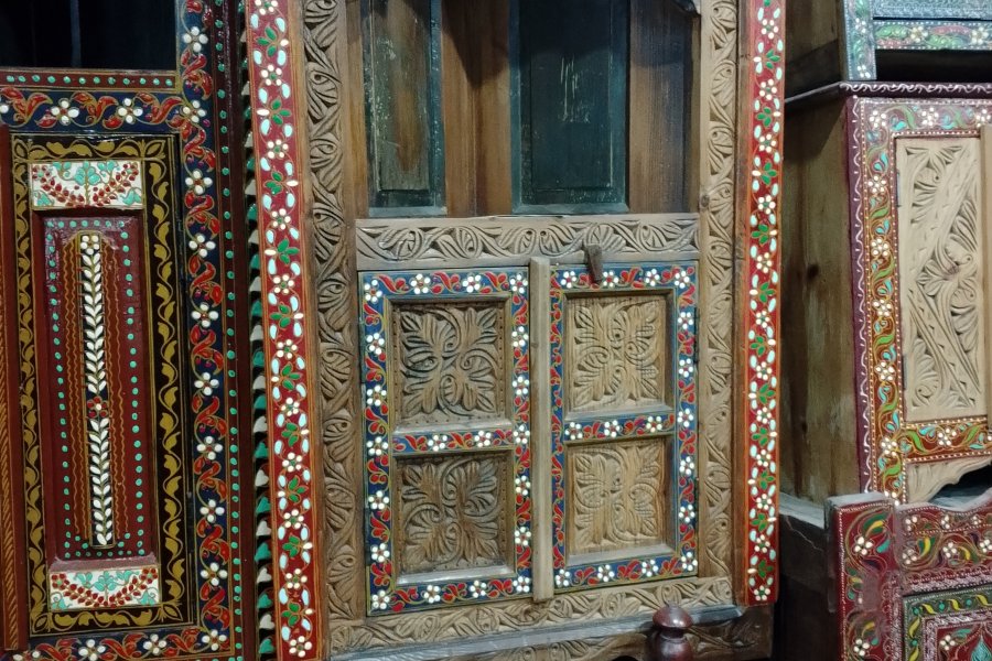 ٹی وی لاؤنج/کچن/لونگ ایریا کے لیے لکڑی کا کارنر المیرہ