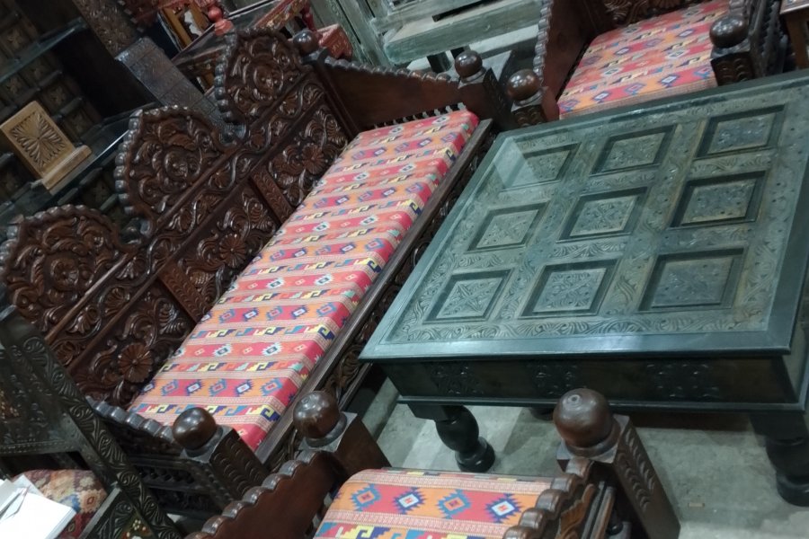 Complete 5 Seater Sofa Set with Center Table