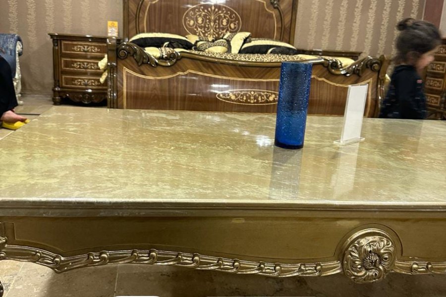 بیڈ روم سیٹ کے ساتھ بیڈ اور 2 سائیڈ ٹیبل