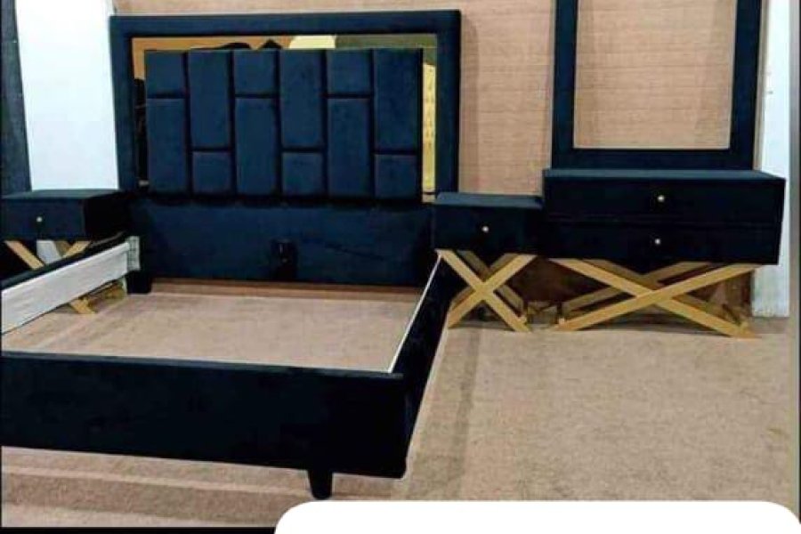  سائیڈ ٹیبل اور ڈریسنگ ٹیبل کے ساتھ بیڈ روم