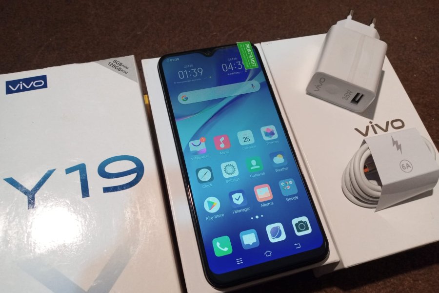 Vivo y19 Rs. 23500