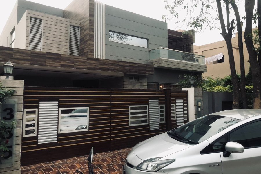 335 جی جی ڈی ایچ اے فیز 4، لاہور میں 1 کنال بالکل نیا مکمل گھر کرایہ پر دستیاب ہے۔ 