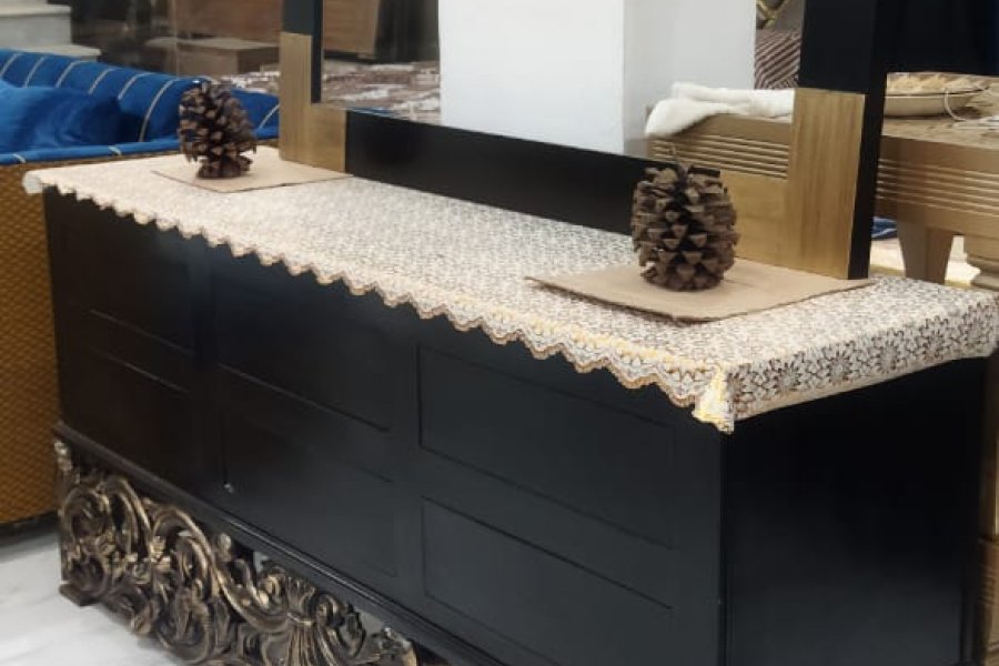 آئینہ اور فریم کے ساتھ لکڑی کی ڈریسنگ ٹیبل