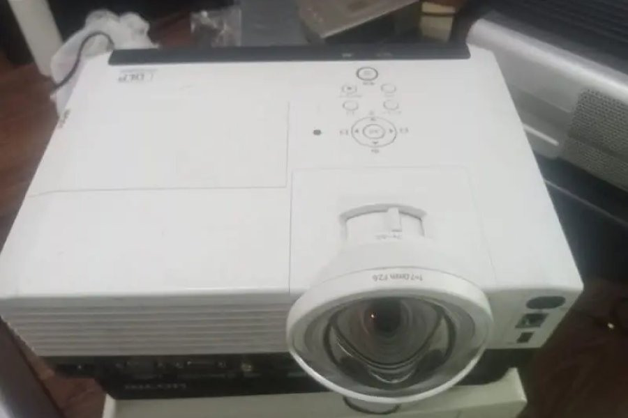 HDMI and VGA Multimedia projectors available for sale