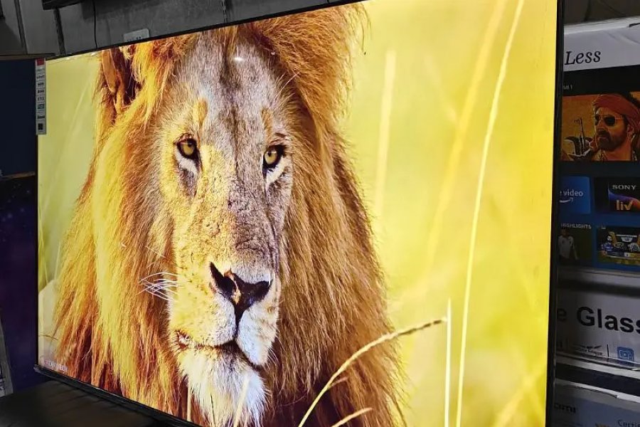 ANDROID 4K UHD IPS DISPLAY