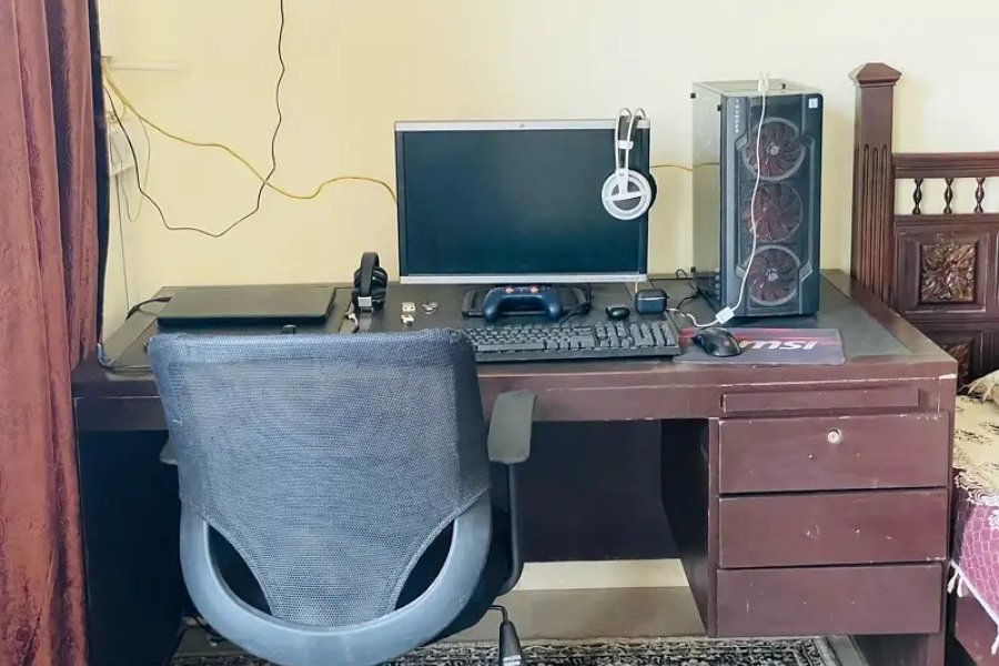 Computer / office table for sale