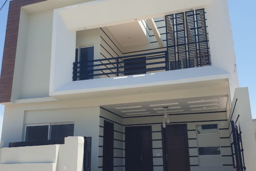 بنی گالہ اسلام آباد میں 8 مرلہ مکان برائے فروخت۔