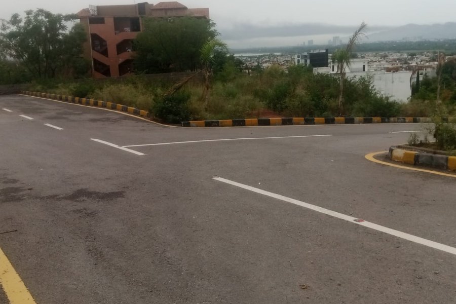 بنی گالہ، اسلام آباد میں 7 مرلہ رہائشی پلاٹ برائے فروخت۔ 