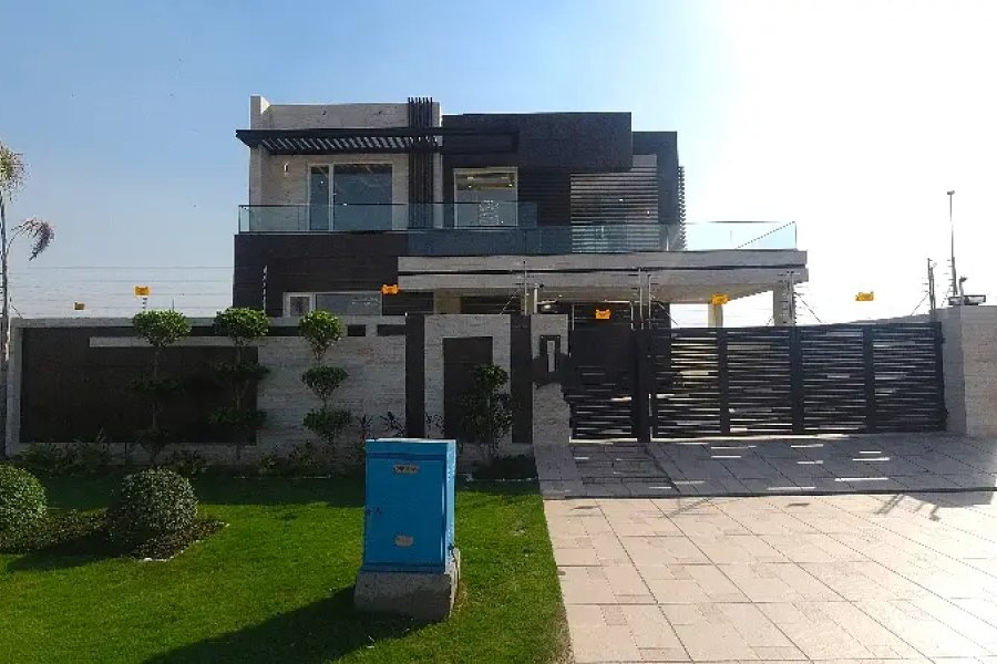 زیرو میٹر اونر بلڈ ہاؤس انتہائی گرم مقام پر فروخت کے لیے دستیاب ہے۔