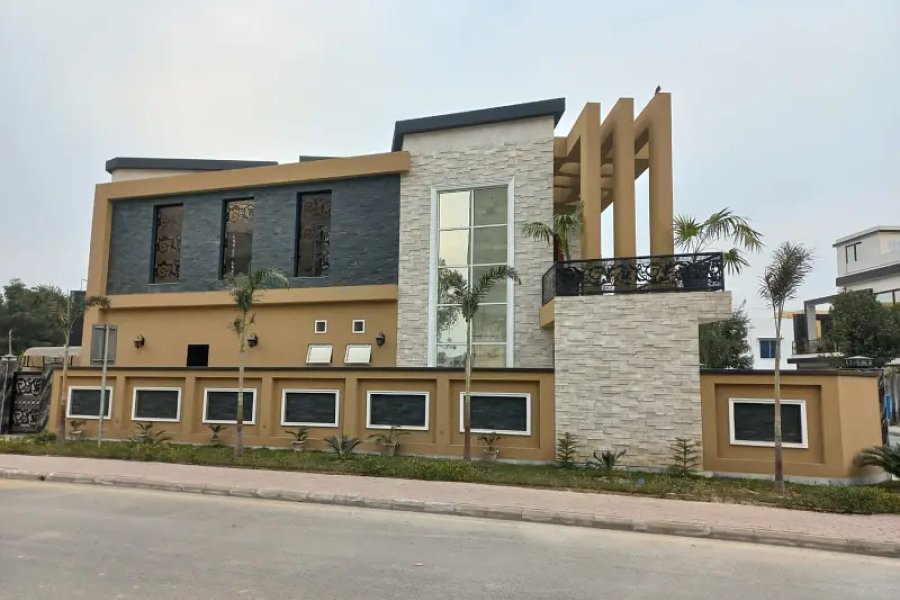 8 مرلہ مکان مناسب قیمت میں فروخت کے لیے (صرف 6 ماہ استعمال شدہ بالکل نئے کی طرح)