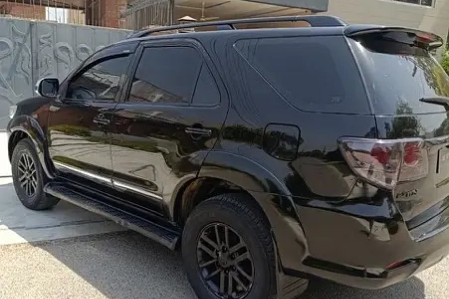 Toyota Fortuner G 2015 full optional in lush condition