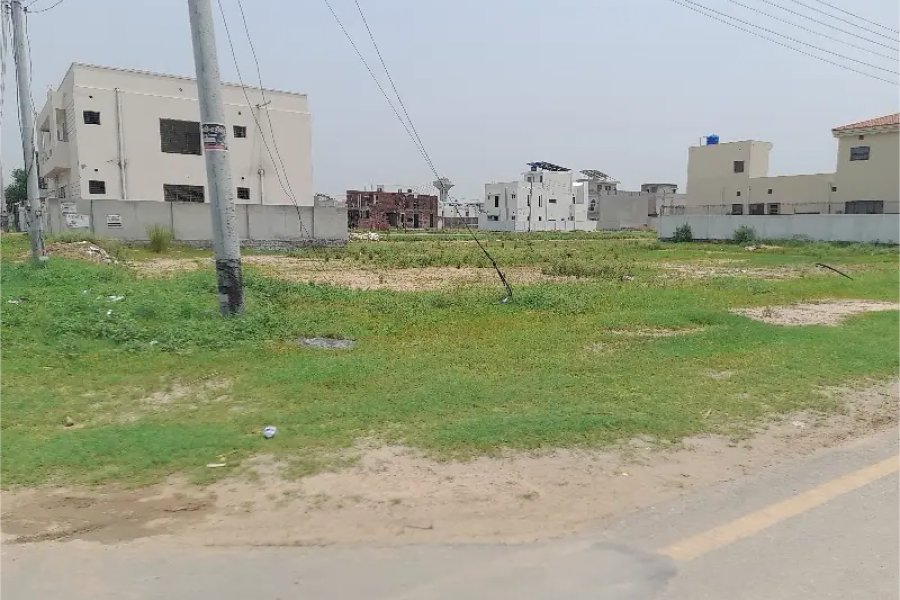 Stunning Prime Location Residential Plot Is Available For sale In Garden Town