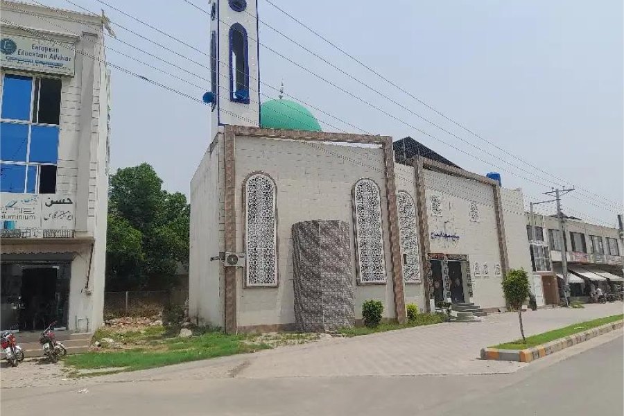 To sale You Can Find Spacious Prime Location Residential Plot In Garden Town