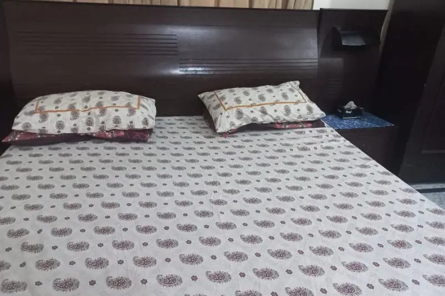 king size bed / bedroom set / dressing table / side table / mattress