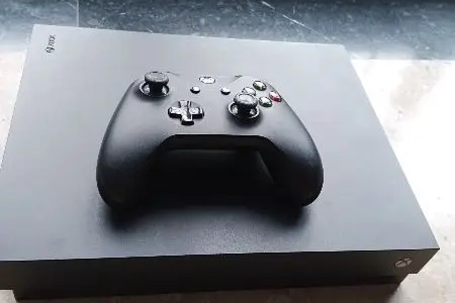 Xbox one x 1 TB + Original wireless controller + VGA cable