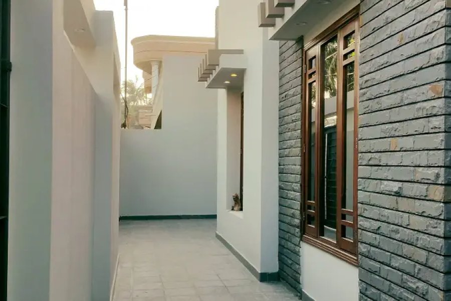 ایک سپر سیکیور گیٹڈ سوسائٹی میں مکمل تہہ خانے کے ساتھ 9 بیڈز 3 کچن بنگلہ برائے فروخت