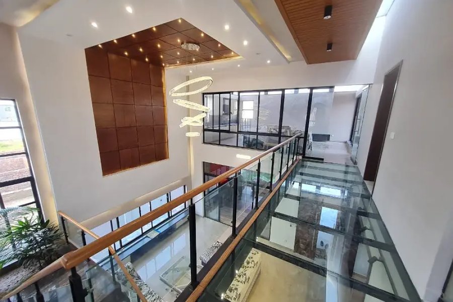 رفیع بلاک، سیکٹر ای، بحریہ ٹاؤن لاہور میں 1 کنال کا مکمل فرنشڈ مکان برائے فروخت!