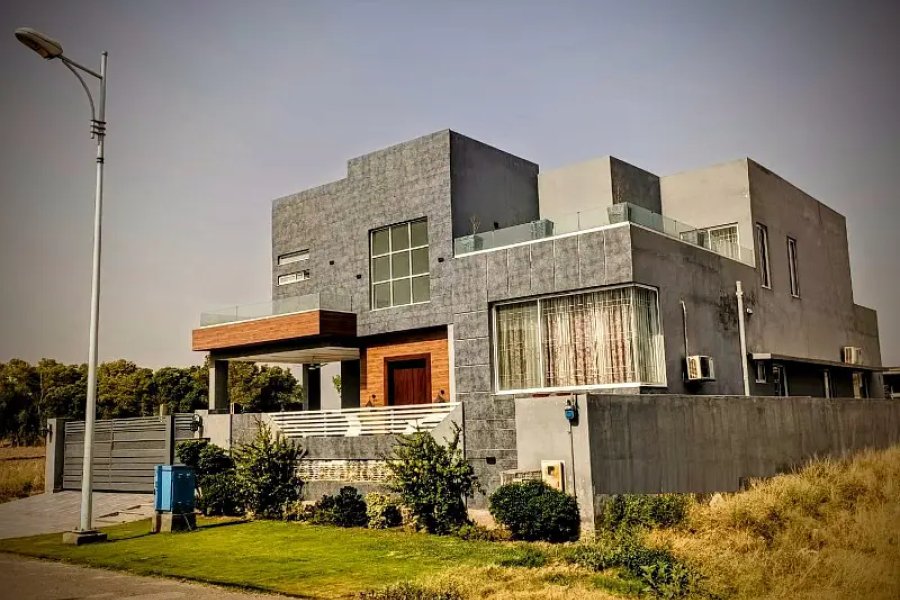 مالک کا بنایا ہوا 1 کنال کا جدید مکان برائے فروخت