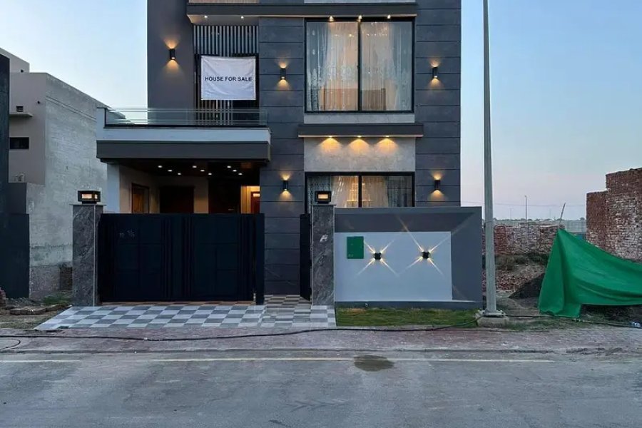 بحریہ ٹاؤن پارک کے قریب 5 مرلہ مکان برائے فروخت