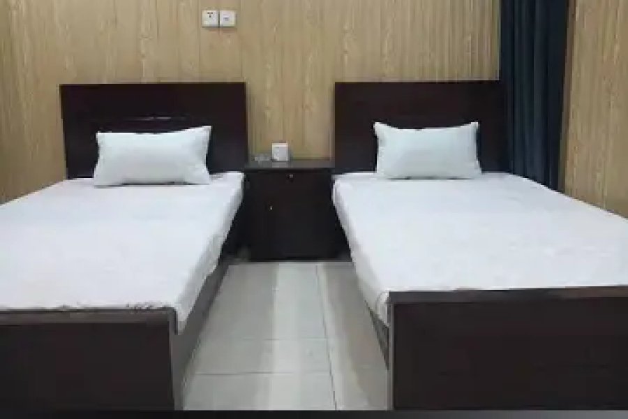 3 افراد 12000 افراد کے لیے فرنشڈ کمرہ اٹیچ باتھ