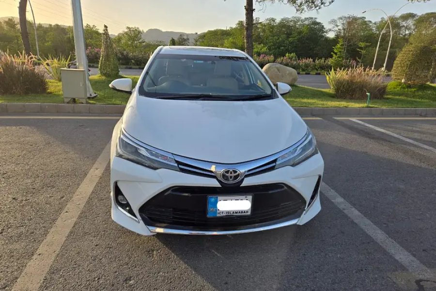 ٹویوٹا کرولا Altis Grande X CVT-i 1.8 بیج انٹیریئر 2022