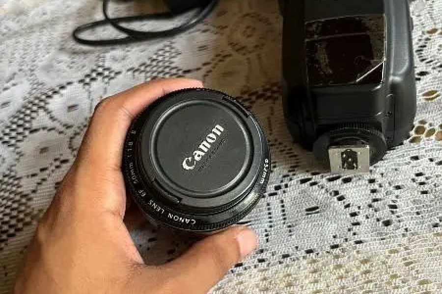 Canon 200d like new with box