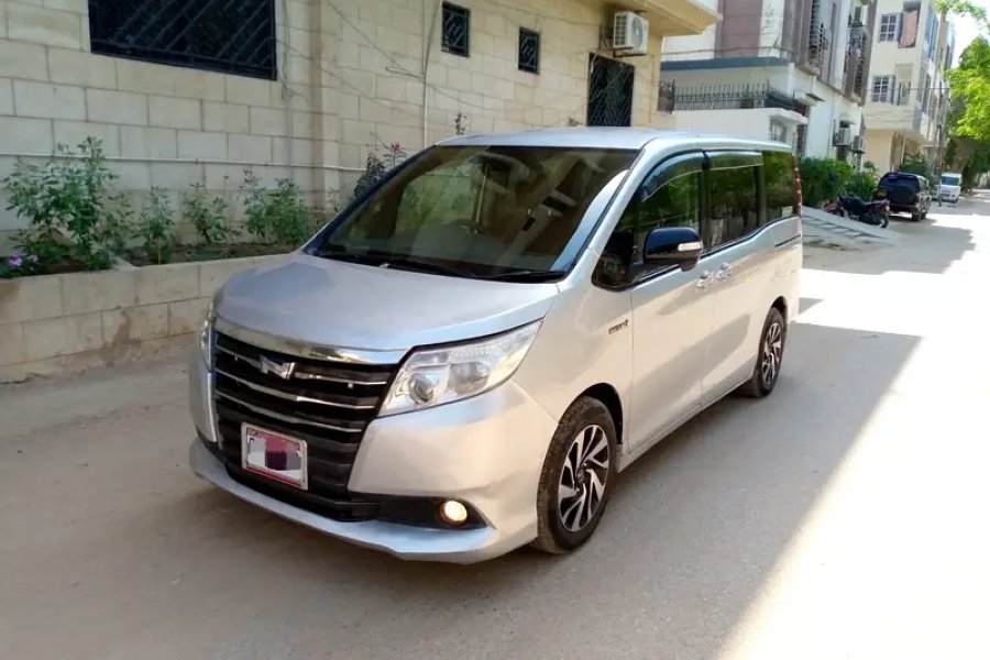Toyota Noah 2014 Reg 2018