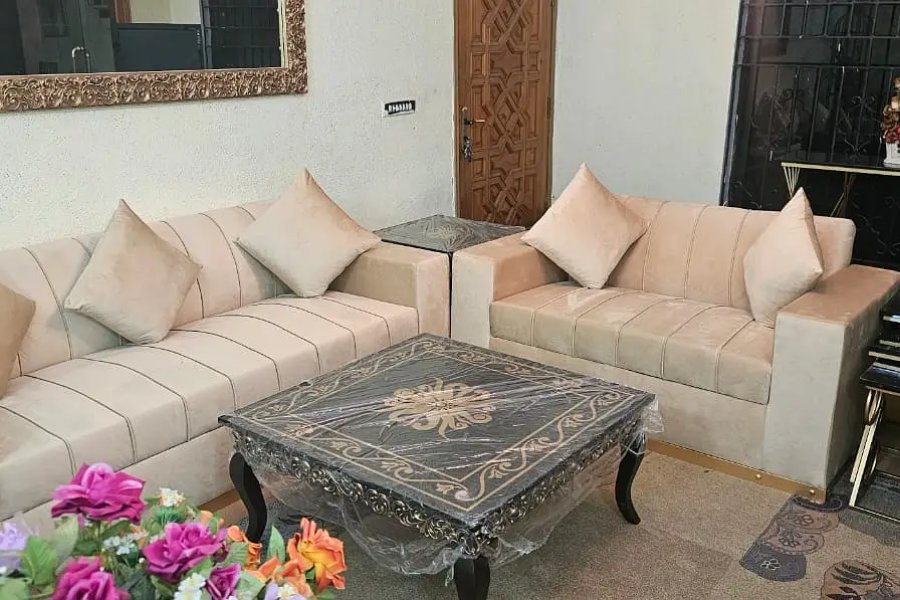 Dining table, Centar Table, room chairsFurniture for sale