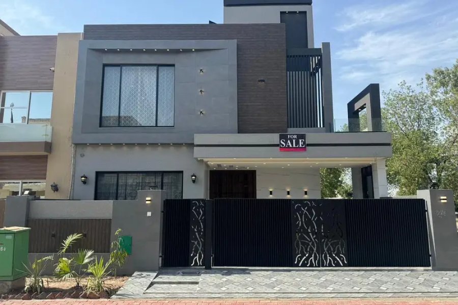 بحریہ ٹاؤن لاہور میں 10 مرلہ مکان برائے فروخت