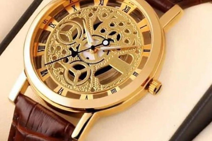 Men’s Wrist Watch  with Golden Dial & Straps
