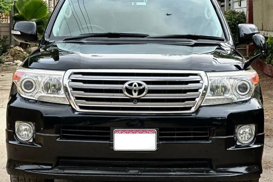 ٹویوٹا لینڈ کروزر AX-G 2013