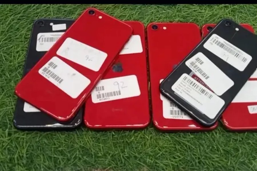 Iphone SE 64 Gb pta approved 128 Gb also Available