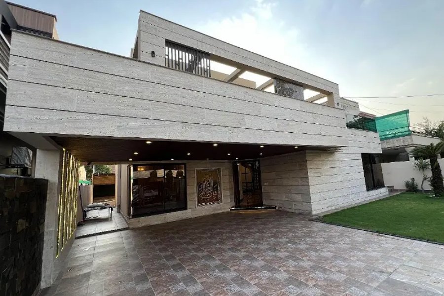 ڈی ایچ اے فیز 3 میں 1 کنال کا مکمل تہہ خانہ مکان برائے فروخت