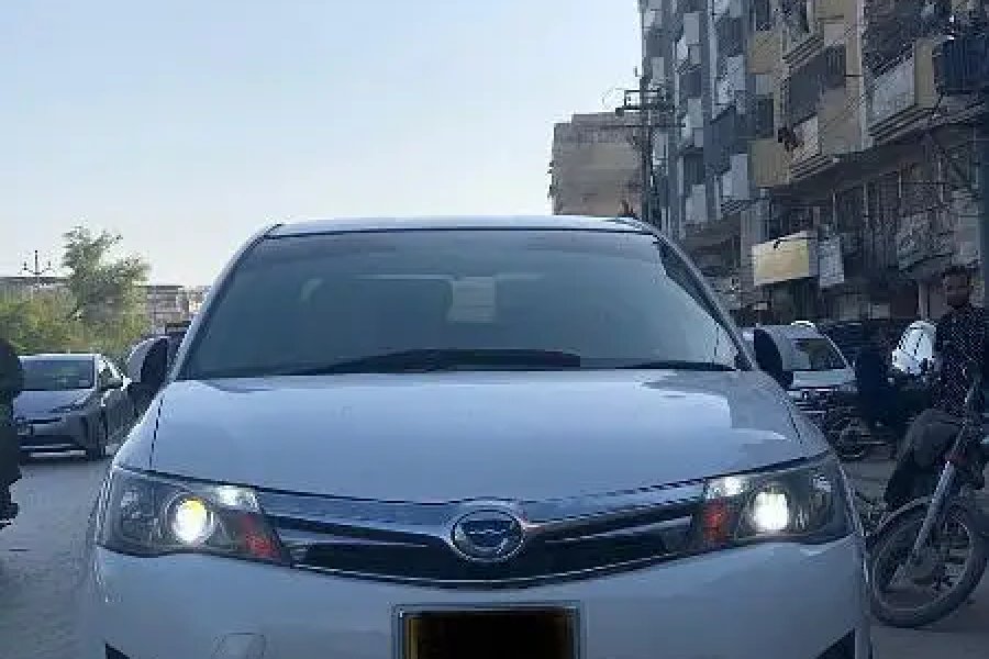 ٹویوٹا کرولا ایکسیو 2013 ماڈل رجسٹریشن 2016 ہائبرڈ