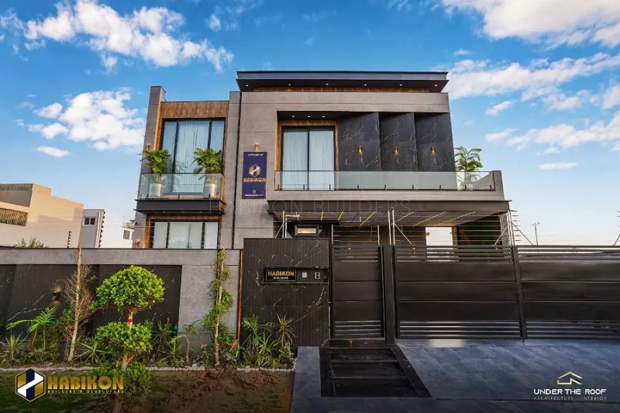 ڈی ایچ اے رایا فیز 6 کے قریب 1 کنال کا جدید ڈیزائن والا لگژری بنگلہ فروخت کے لیے دستیاب ہے۔