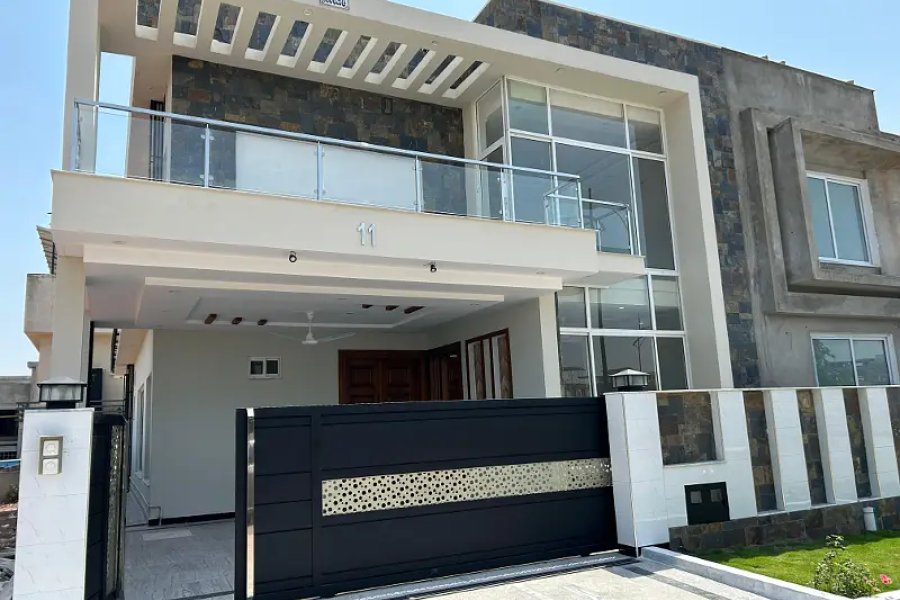 بالکل نیا A+ ہاؤس دستیاب ہے۔