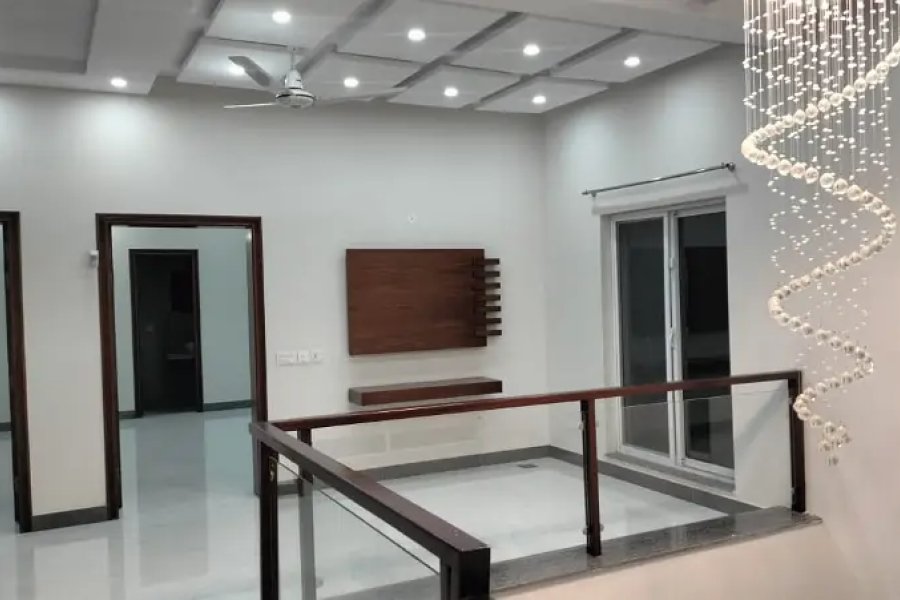 A House Of 10 Marla In Bahria Town - Sector C