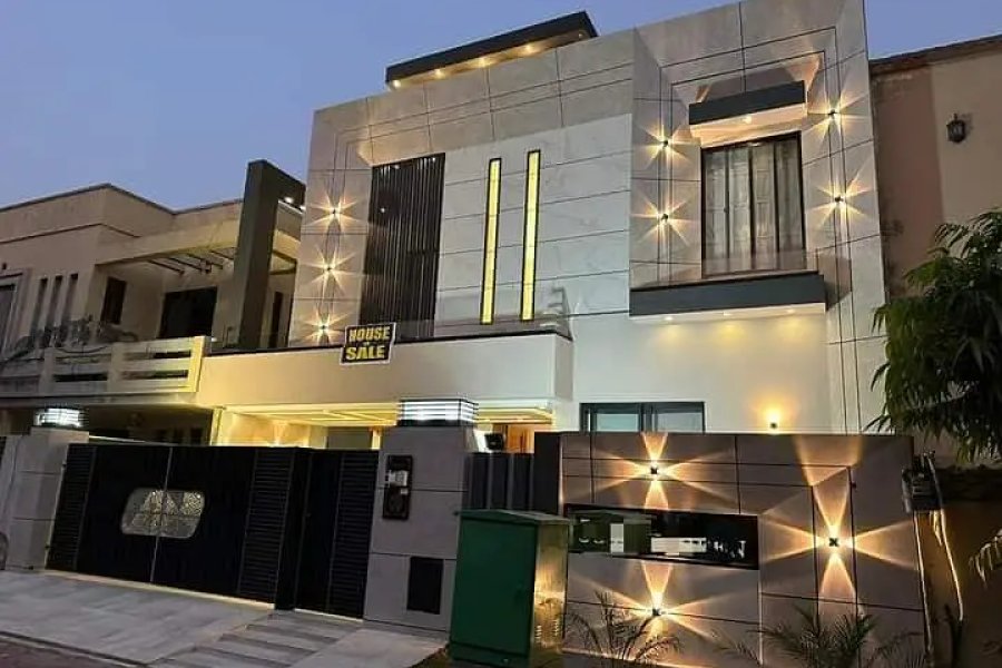 اویس قرنی بلاک بحریہ ٹاؤن لاہور میں 10 مرلہ مکان برائے فروخت