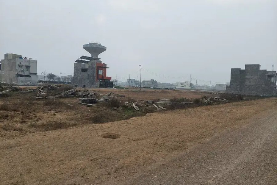 10 Marla Plot For Sale Near Park In Orchards Block In Paragon City Lahore