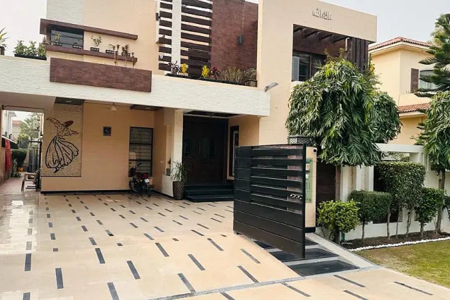 ڈی ایچ اے لاہور فیز 5 ایل بلاک ایک کنال مکمل تہہ خانہ مکمل طور پر فرنشڈ مکان برائے فروخت